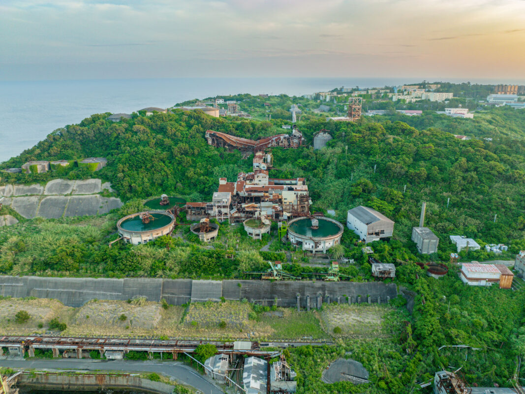 Lush Ikeshima paradise, amusement park mountainscape